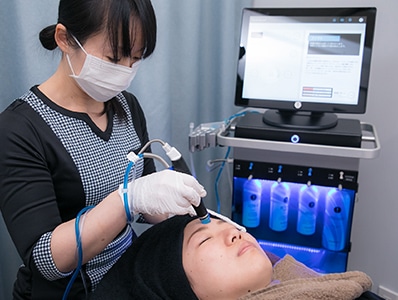 TRUE DESIGN CLINIC施術風景